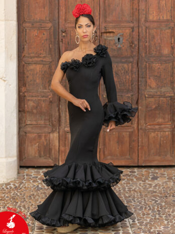 Traje de Flamenca Negro Asimétrico con Flores y Volantes [MOD 2626]