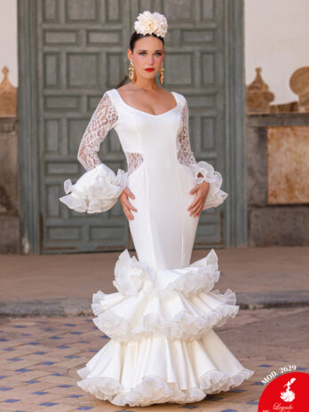 Traje de Flamenca Blanco con Mangas de Encaje y Volantes de Organza [MOD 2629]