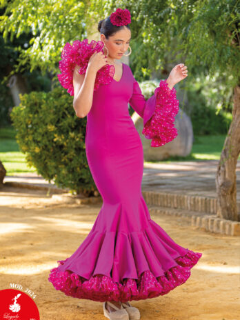Traje de Flamenca Magenta con Hombro Asimétrico y Volantes de Lunares [MOD 2624]